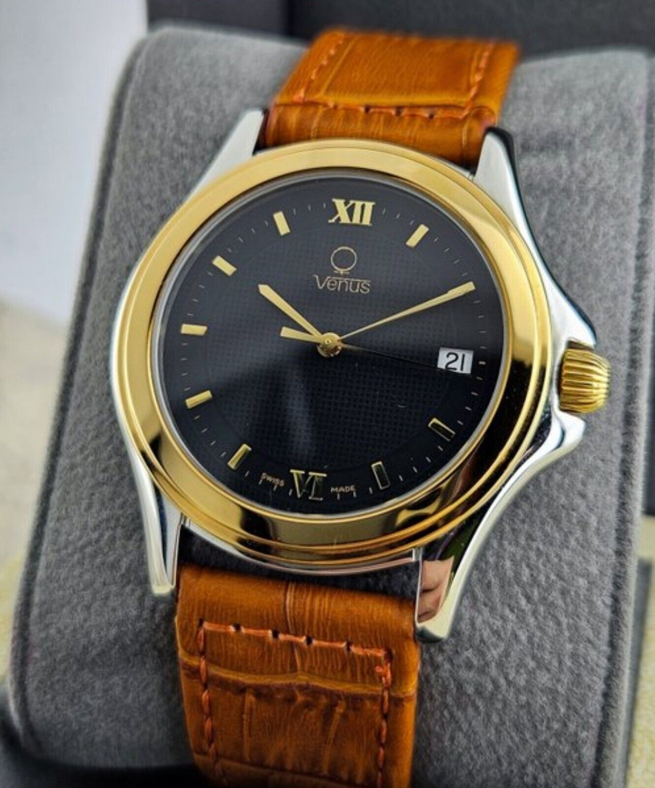 Vintage 80's • Venus Men's Watch • 40mm • Honeycomb Dial • Near Mint Condition