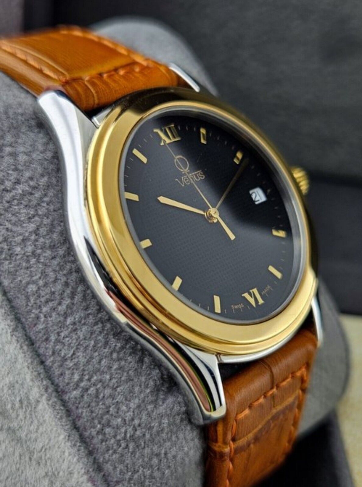 Vintage 80's • Venus Men's Watch • 40mm • Honeycomb Dial • Near Mint Condition