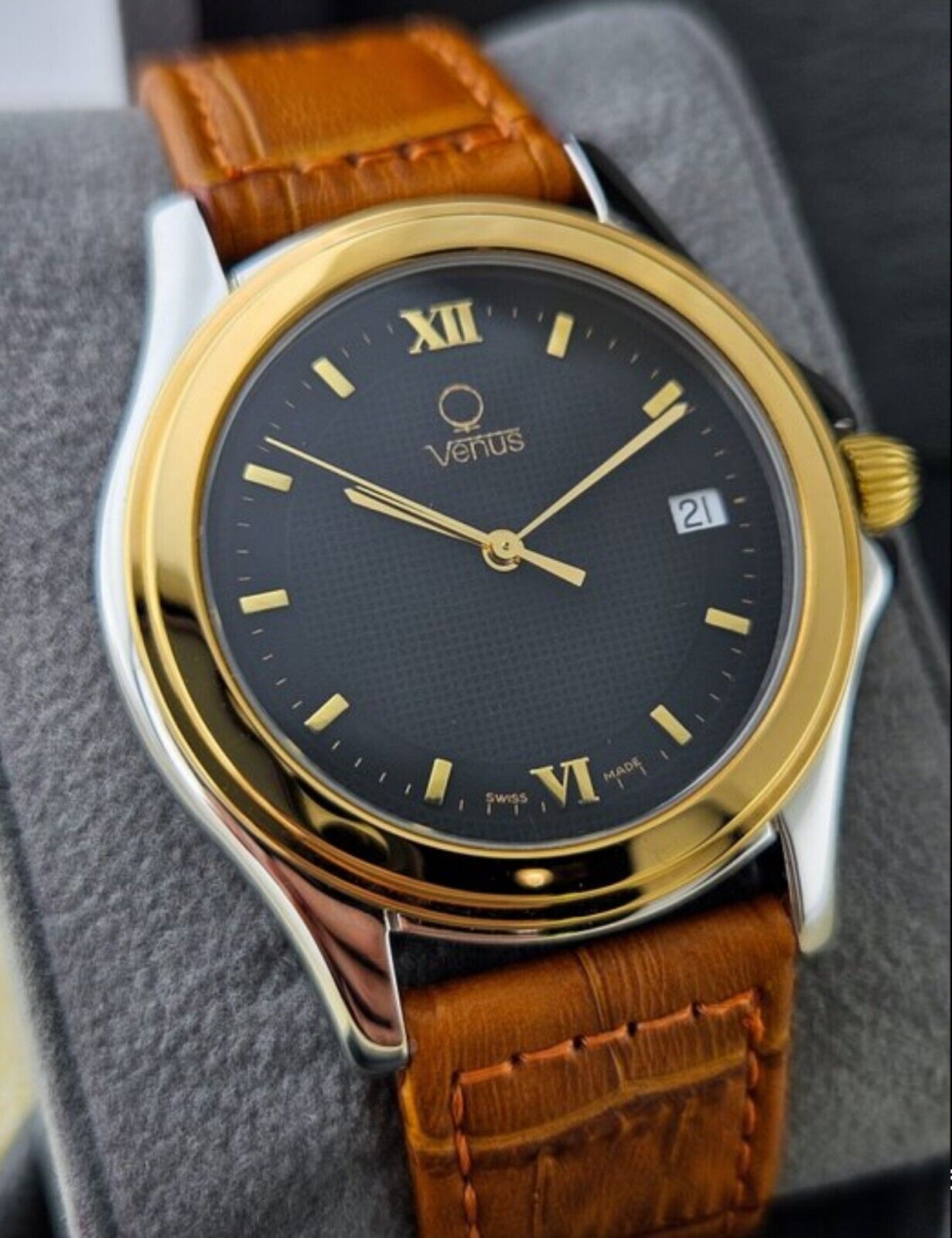 Vintage 80's • Venus Men's Watch • 40mm • Honeycomb Dial • Near Mint Condition