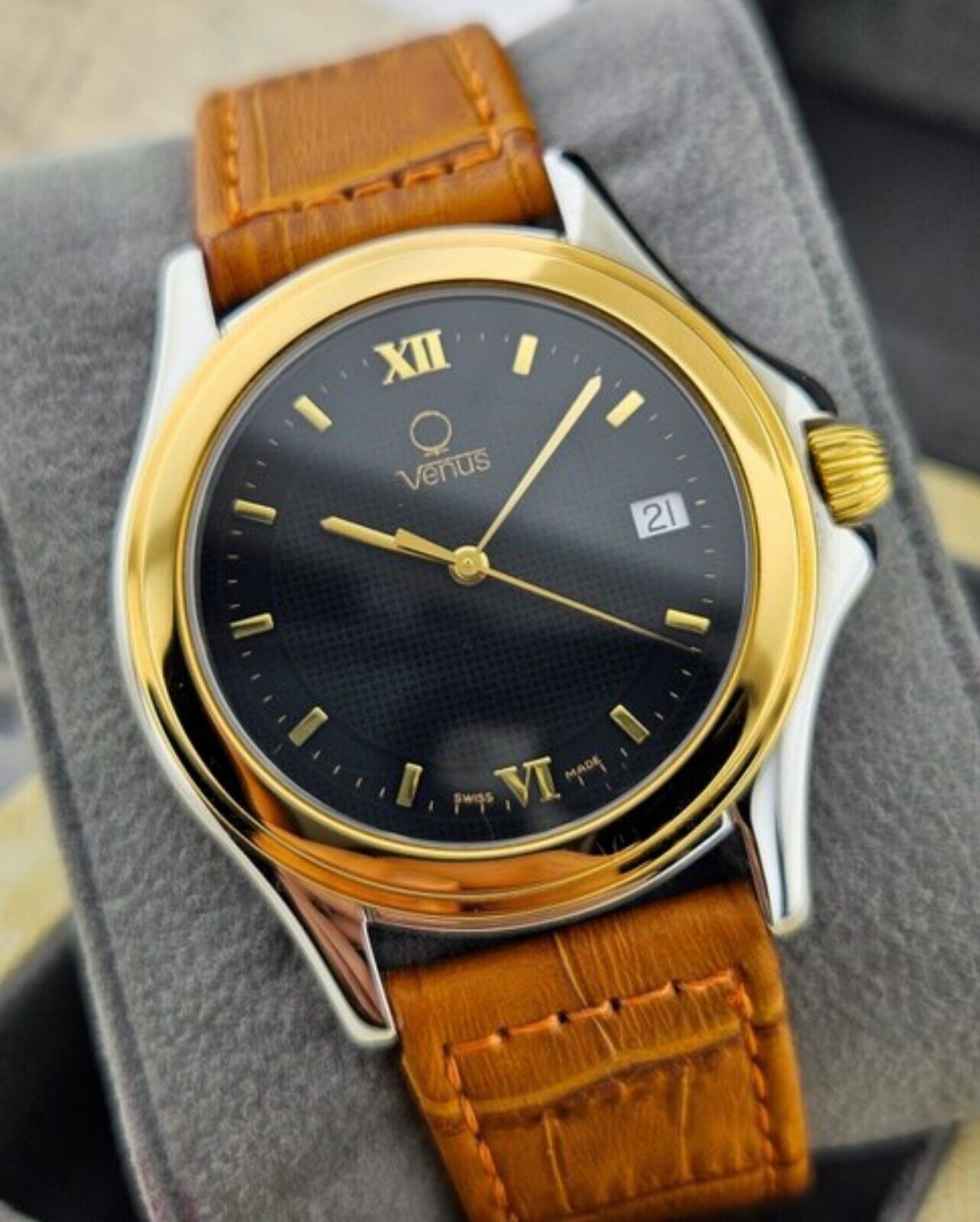 Vintage 80's • Venus Men's Watch • 40mm • Honeycomb Dial • Near Mint Condition