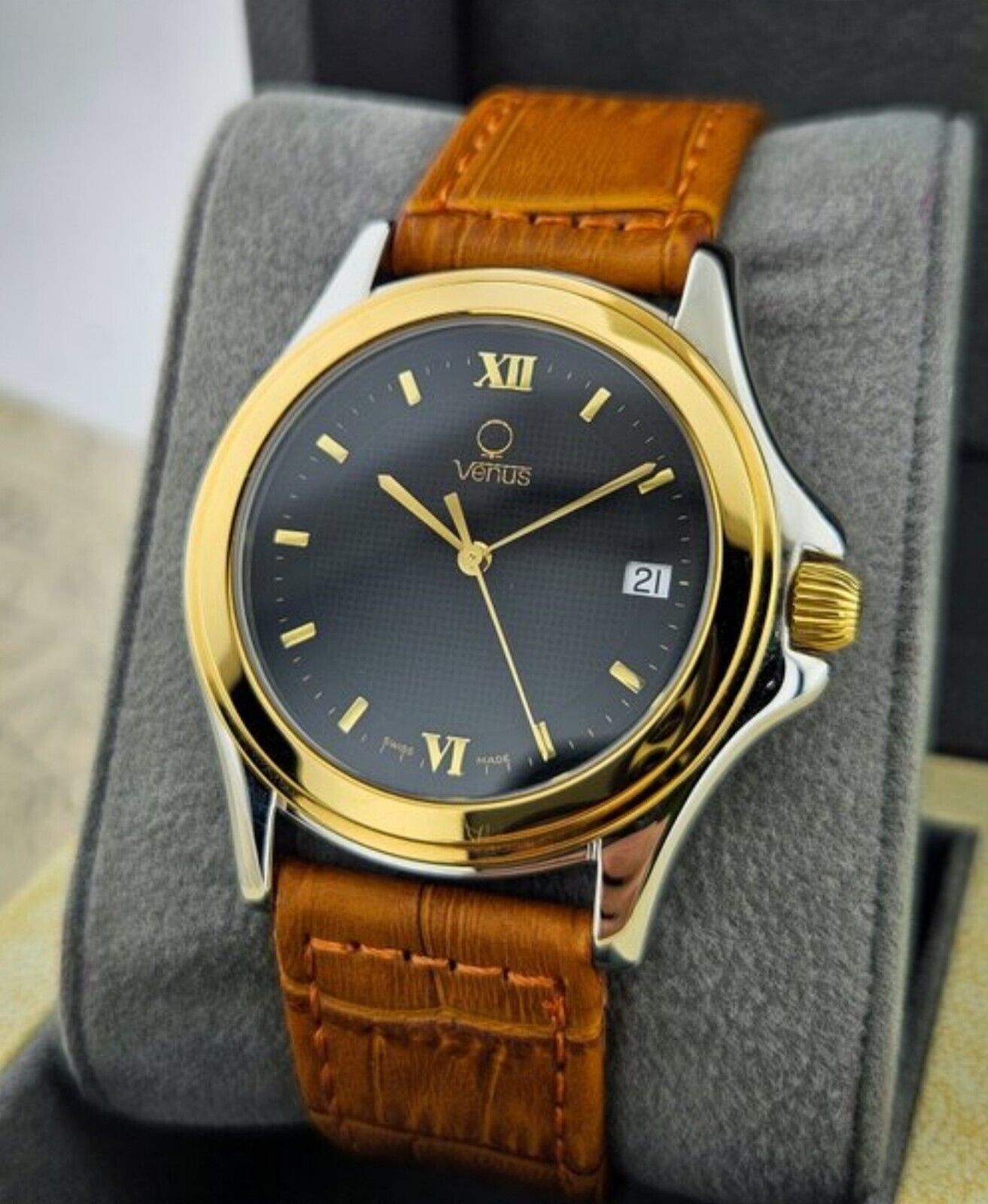 Vintage 80's • Venus Men's Watch • 40mm • Honeycomb Dial • Near Mint Condition