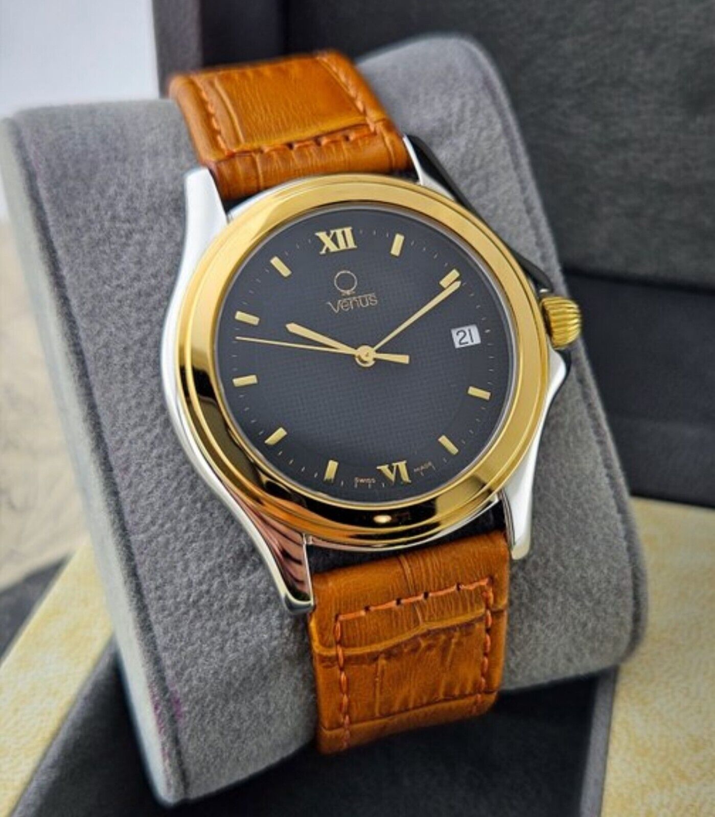 Vintage 80's • Venus Men's Watch • 40mm • Honeycomb Dial • Near Mint Condition
