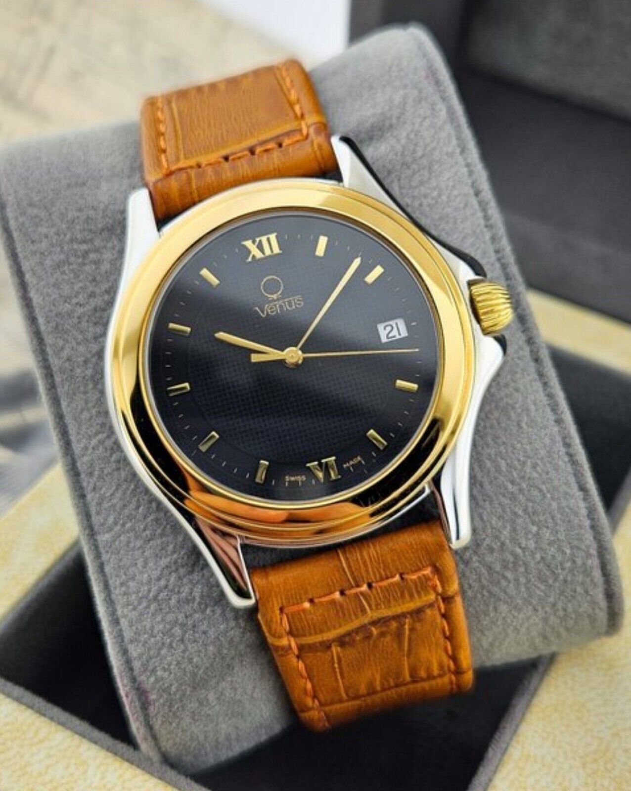 Vintage 80's • Venus Men's Watch • 40mm • Honeycomb Dial • Near Mint Condition