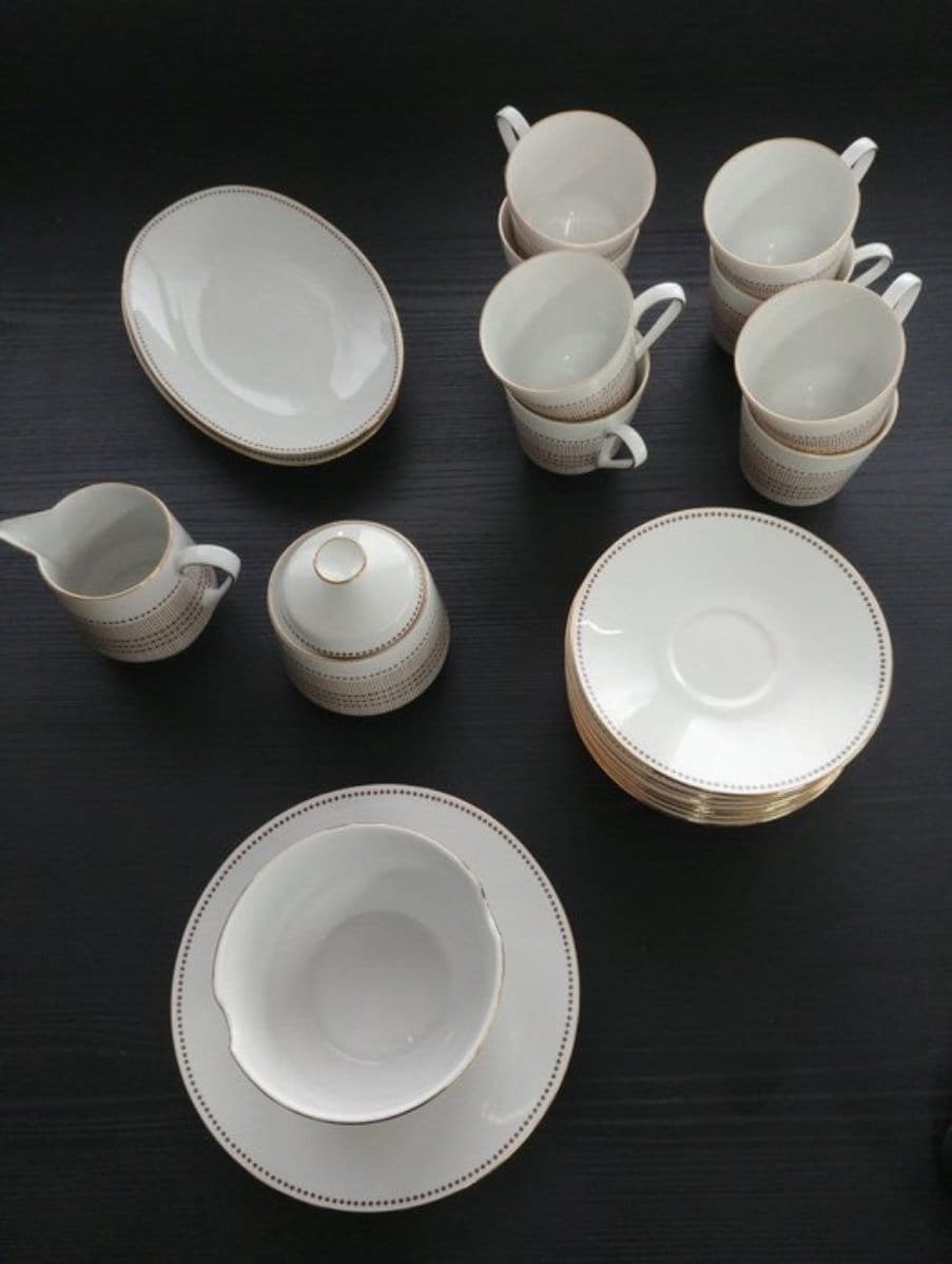 Hutschenreuther Arzberg Bavaria Porcelain Vintage Luxury Tea Set Mid 20th. Century